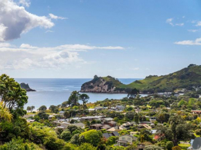 At Cathedral Cove - Hahei Holiday Home